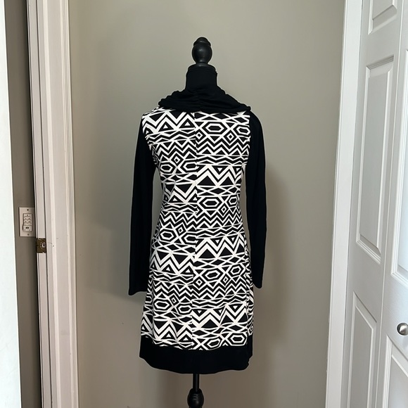 Black and white patterned dress - Picture 4 of 6